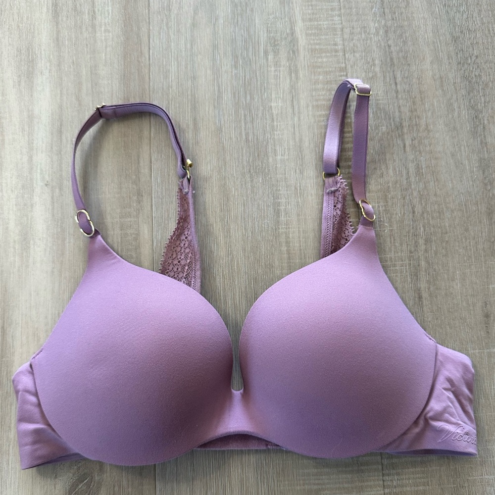 Victoria Secret bra, option to wearr as racerbackback or regular